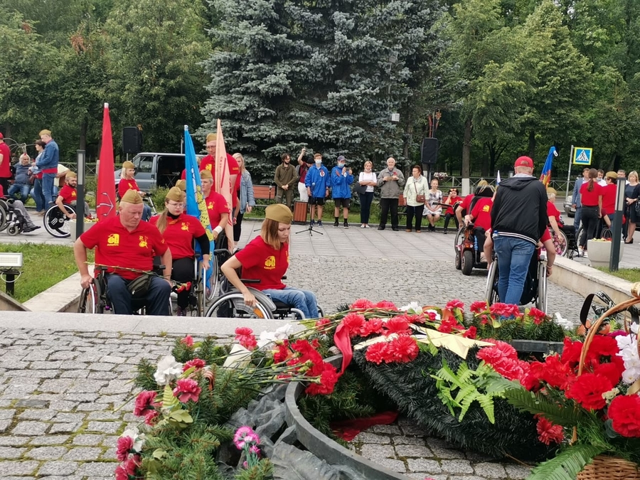 В Гатчине прошла Международная эстафета инвалидов-колясочников 